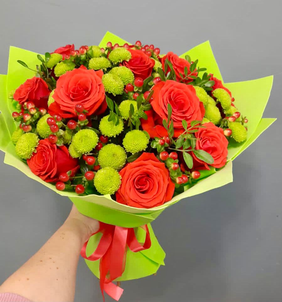 Букет цветов из: Хризантемы и Розы в Лесорогске