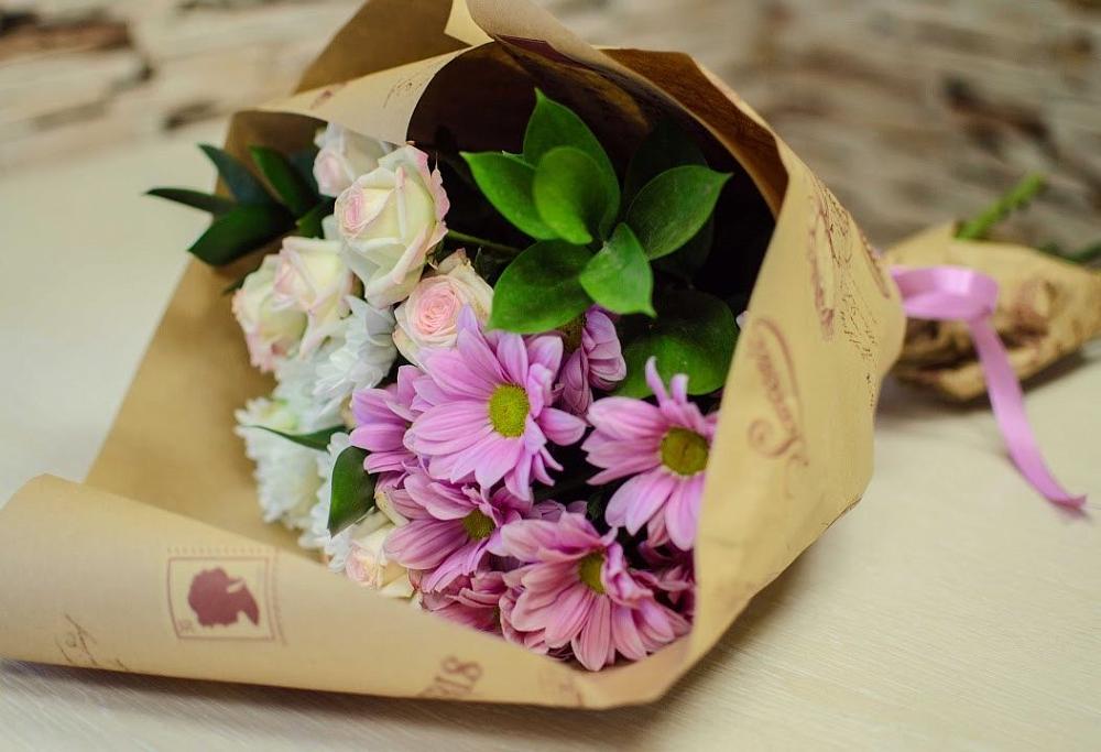 Букет цветов из: Розы и Хризантемы в Лесорогске