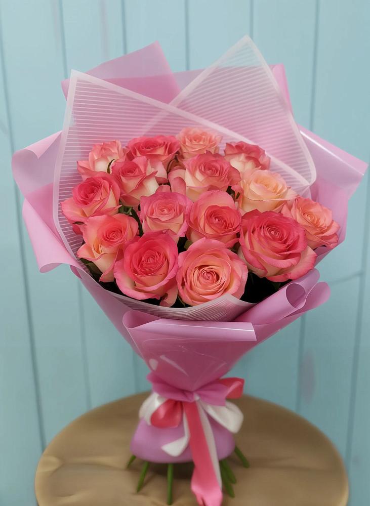Букет 15 Розовых роз Равель в Лесорогске