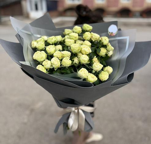 Букет Белые кустовые розы Солинеро в Лесорогске