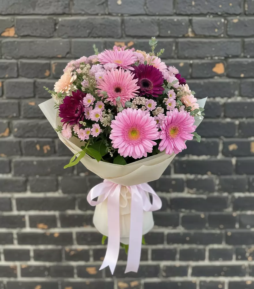 Букет цветов из: Герберы и Хризантемы в Лесорогске