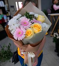 Букет цветов из:  Герберы, Розы и Хризантемы в Лесорогске