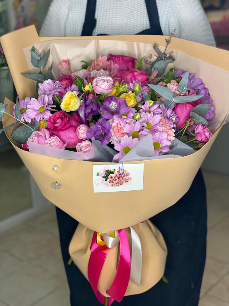 Букет цветов из: Хризантемы, Гвоздики и Альстромерии в Лесорогске