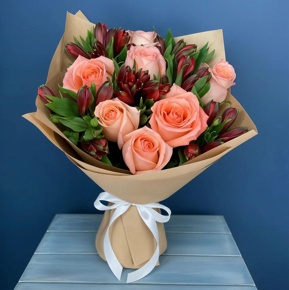 Букет цветов из: Розы и Альстромерии в Лесорогске