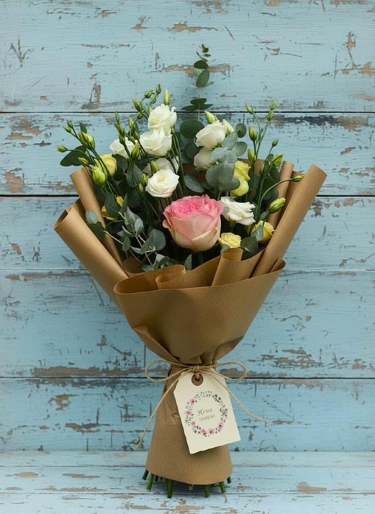 Букет цветов из: Розы и Лизиантусы в Лесорогске