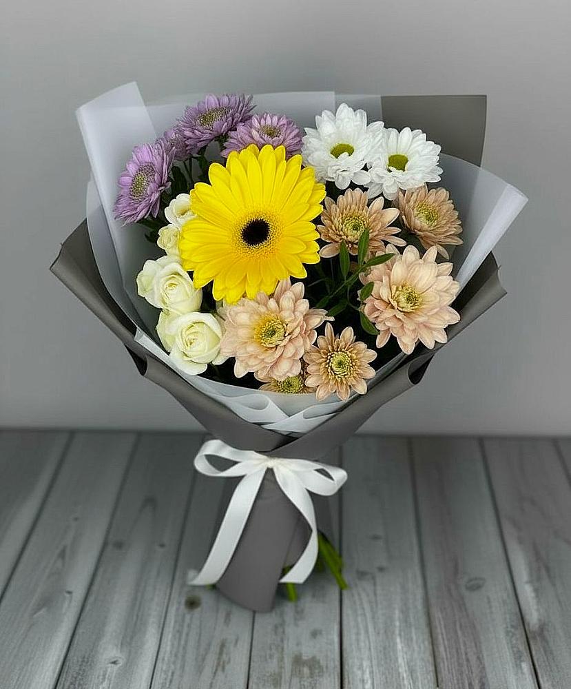 Букет цветов из: Розы, Герберы и Хризантемы в Лесорогске