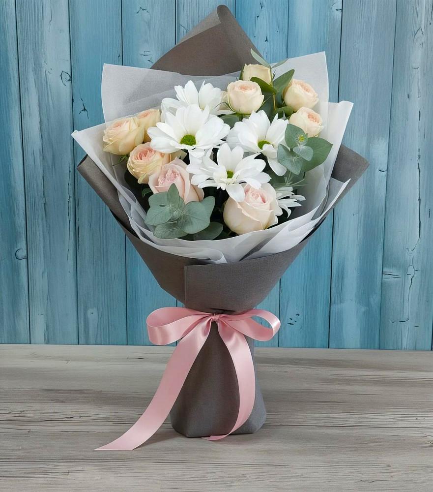 Букет цветов из: Хризантемы и Розы в Лесорогске