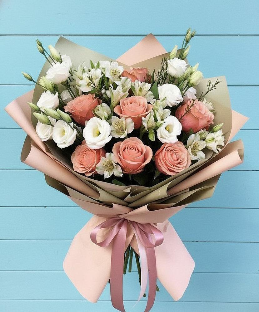 Букет цветов из: Розы, Альстромерии и Лизиантусы в Лесорогске