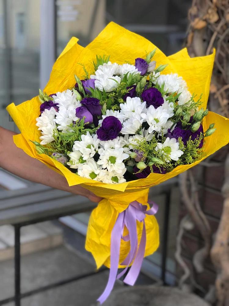 Букет цветов из: Ирисы, Хризантемы и Ромашки в Лесорогске