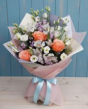 Букет цветов из:  Лизиантусы, Розы, Альстромерии и Гипсофила в Лесорогске
