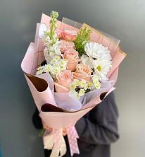 Букет цветов из:  Хризантемы и Розы в Лесорогске