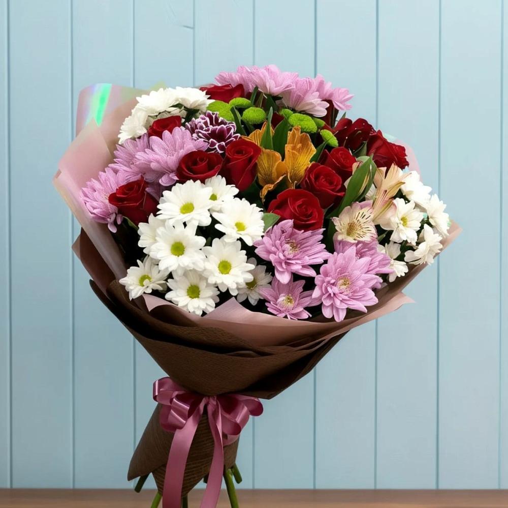 Букет цветов из: Розы, Хризантемы и Альстромерии в Лесорогске