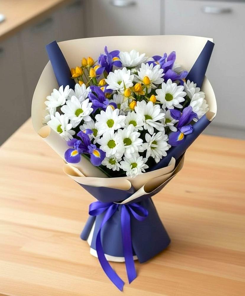 Букет цветов из: Розы, Ирисы и Хризантемы в Лесорогске
