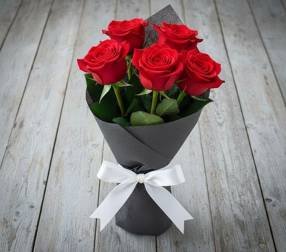 Букет 5 Красных роз Эдлесс Лав в Лесорогске