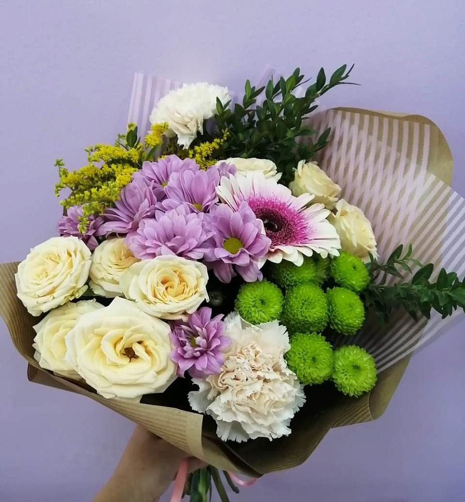 Букет цветов из: Хризантемы, Розы, Гвоздики и Герберы в Лесорогске