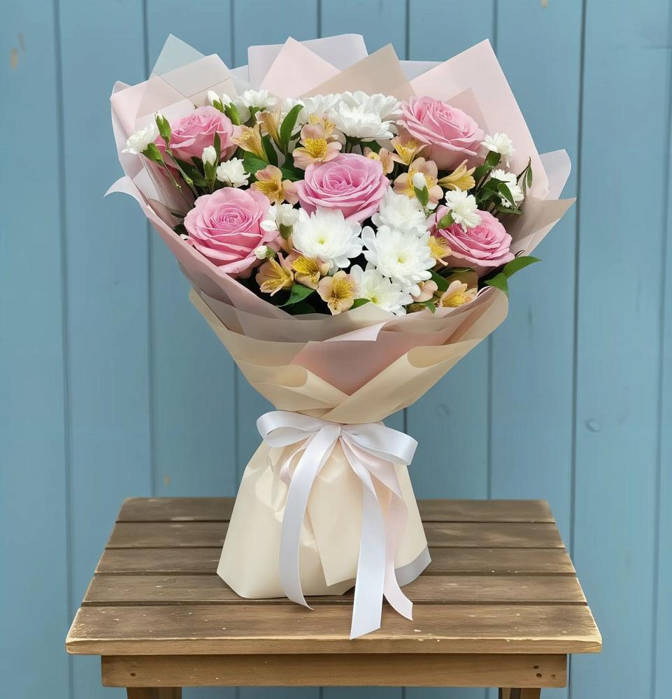 Букет цветов из: Гвоздики, Орхидеи и Розы в Лесорогске