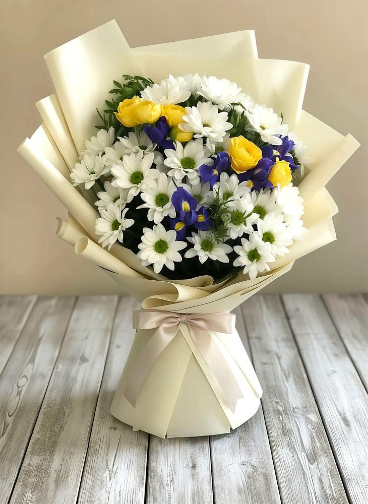 Букет цветов из: Ирисы, Хризантемы и Розы в Лесорогске