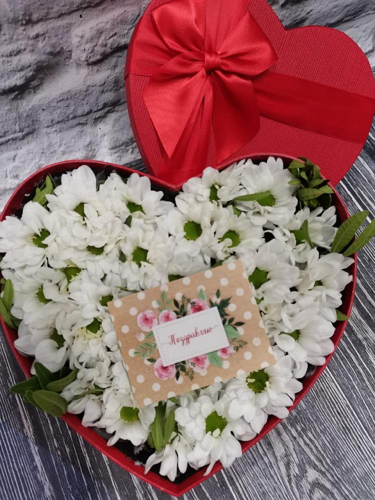 Цветочная композиция из Хризантемы в виде сердца в Лесорогске