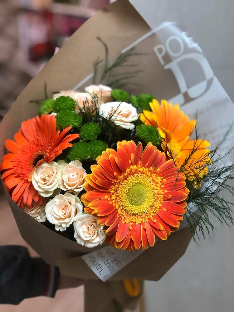 Букет цветов из: Герберы, Хризантемы и Розы в Лесорогске