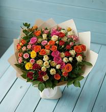 Букет Микс из разноцветных кустовых роз в Лесорогске