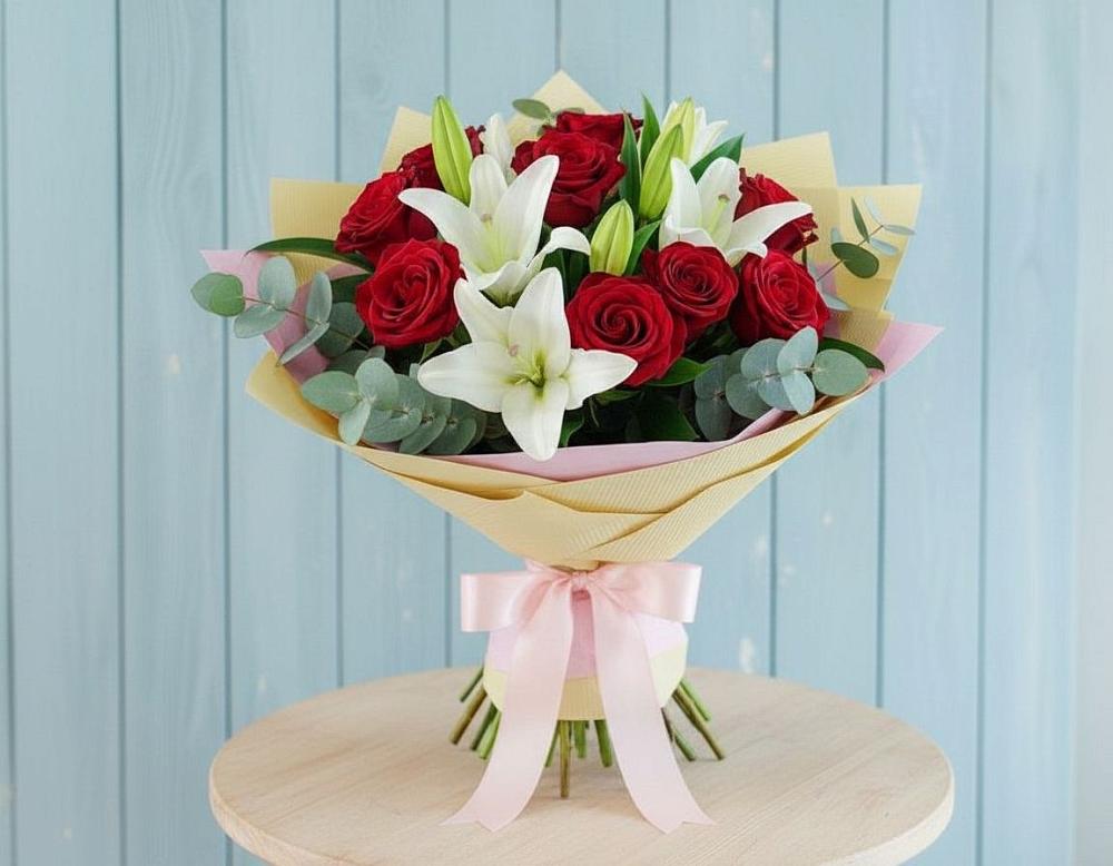 Букет цветов из: Лилии и Розы в Лесорогске